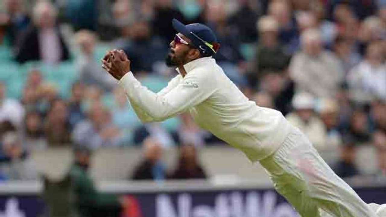 అడిలైడ్ టెస్ట్: క్యాచ్లతోనే 35 వికెట్లు డౌన్ అడిలైడ్ టెస్ట్: క్యాచ్లతోనే 35 వికెట్లు డౌన్