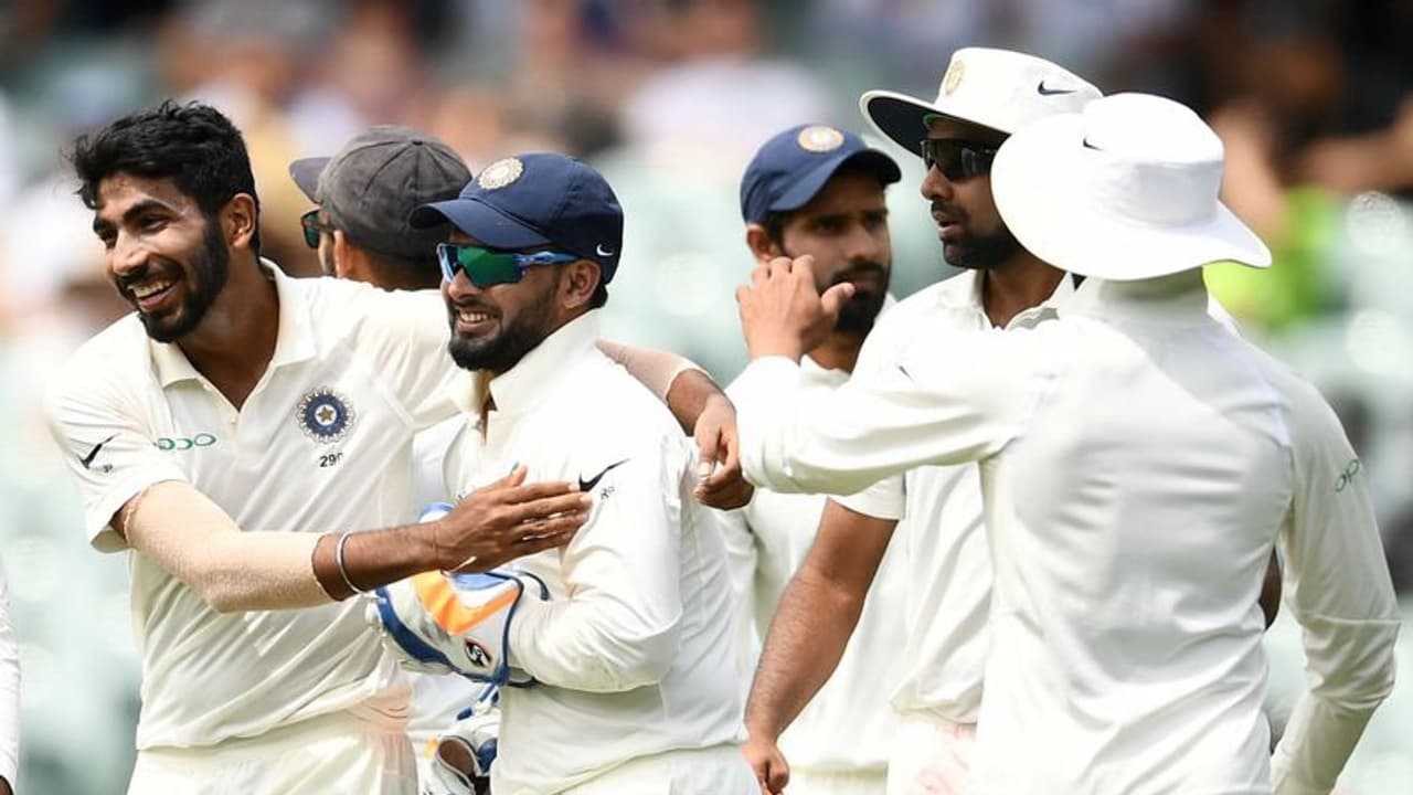 'ഒന്നു രണ്ടു സിക്സൊക്കെ അടിക്കൂ'; വിക്കറ്റിന് പിന്നില് നിന്ന് പാറ്റ് കമിന്സിനെ പ്രകോപിപ്പിച്ച് പന്ത് 'ഒന്നു രണ്ടു സിക്സൊക്കെ അടിക്കൂ'; വിക്കറ്റിന് പിന്നില് നിന്ന് പാറ്റ് കമിന്സിനെ പ്രകോപിപ്പിച്ച് പന്ത്