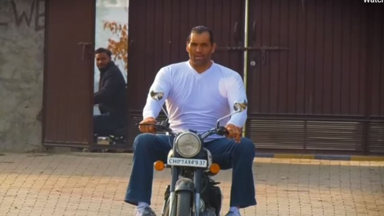 ರಾಯಲ್ ಎನ್‌ಫೀಲ್ಡ್ ಬೈಕ್‌ನಲ್ಲಿ ದಿ ಗ್ರೇಟ್ ಖಲಿ ಜಾಲಿ ರೈಡ್!