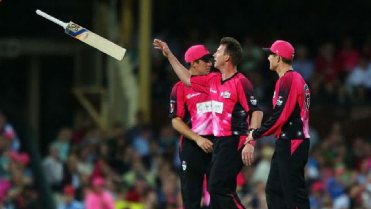 ടോസിടാന്‍ നാണയത്തിന് പകരം ബാറ്റ്; ബിഗ് ബാഷ് ലീഗില്‍ പുതിയ പരീക്ഷണം