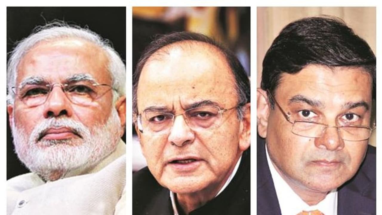 ఉర్జిత్ సారథ్యంలో ఆర్థిక స్థిరత్వం: మోదీ ఉర్జిత్ సారథ్యంలో ఆర్థిక స్థిరత్వం: మోదీ