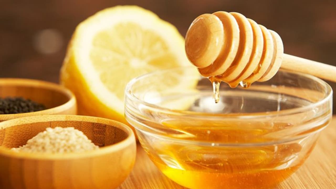 തേനും നാരങ്ങ നീരും കഴിക്കുന്നത് ശീലമാക്കൂ തേനും നാരങ്ങ നീരും കഴിക്കുന്നത് ശീലമാക്കൂ