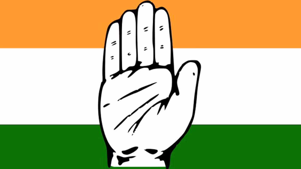 కాంగ్రెస్ సీనియర్ల మధ్య ఘర్షణ...షోకాజ్ నోటీసులు జారీ చేసిన టిపిసిసి