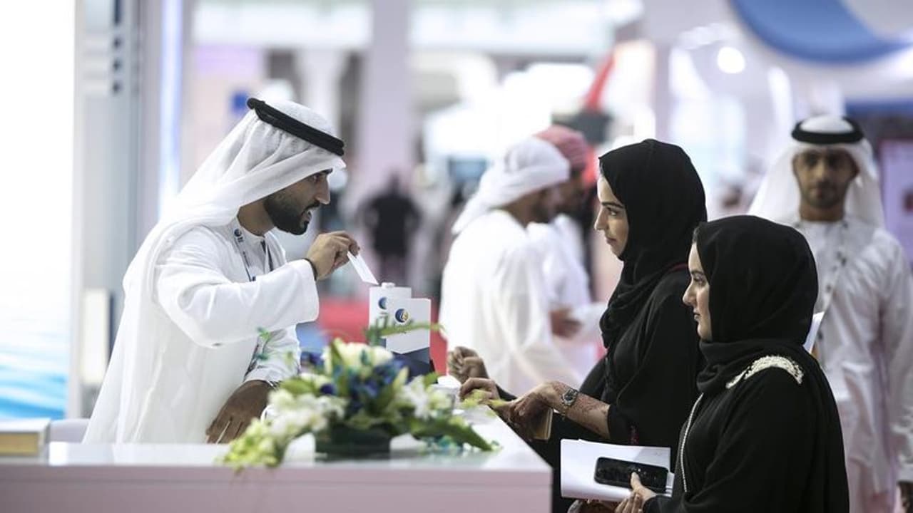 ജോലി ചെയ്യാന് സന്നദ്ധരല്ലാത്ത സ്വദേശികള്ക്ക് ഇനി ആനുകൂല്യങ്ങള് നല്കില്ലെന്ന് അബുദാബി ഭരണകൂടം ജോലി ചെയ്യാന് സന്നദ്ധരല്ലാത്ത സ്വദേശികള്ക്ക് ഇനി ആനുകൂല്യങ്ങള് നല്കില്ലെന്ന് അബുദാബി ഭരണകൂടം