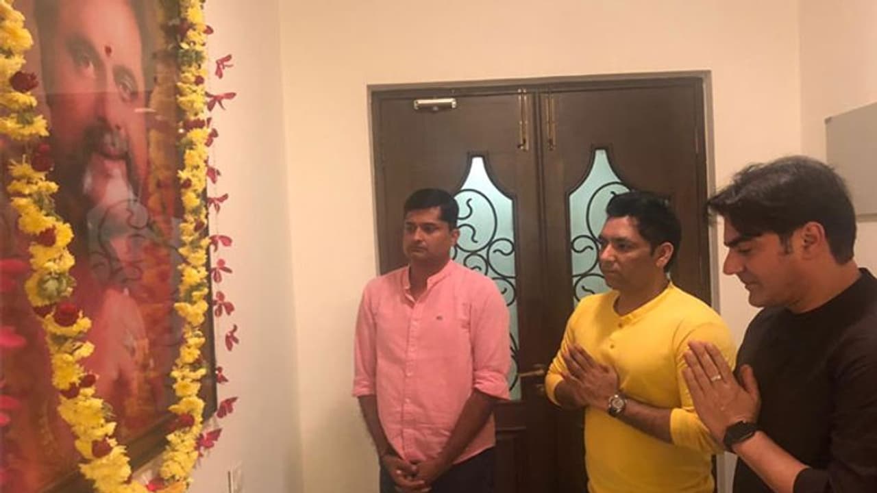 ಅಂಬಿ ನಿವಾಸಕ್ಕೆ ಆಗಮಿಸಿ ಸುಮಲತಾಗೆ ಬಾಲಿವುಡ್ ಖಾನ್ ಸಾಂತ್ವನ ಅಂಬಿ ನಿವಾಸಕ್ಕೆ ಆಗಮಿಸಿ ಸುಮಲತಾಗೆ ಬಾಲಿವುಡ್ ಖಾನ್ ಸಾಂತ್ವನ