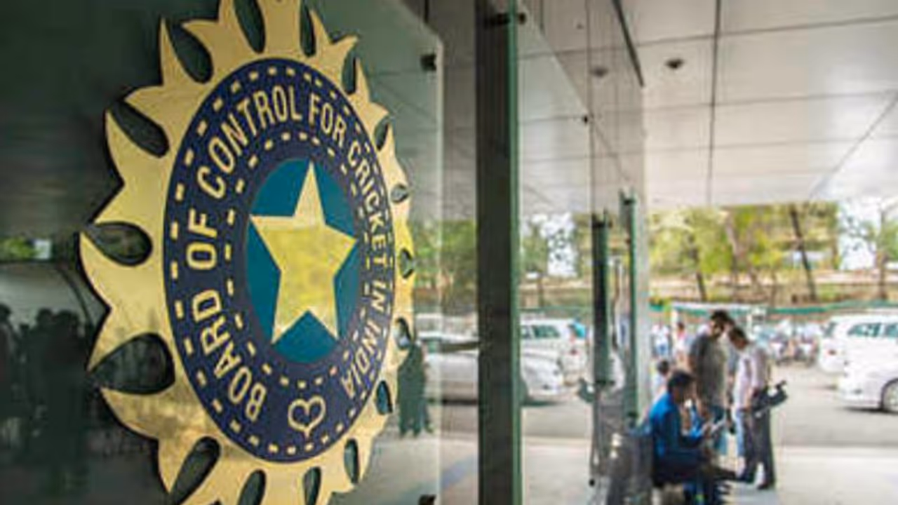 ಪುಲ್ವಾಮ ದಾಳಿ: ಹುತಾತ್ಮರ ಕುಟುಂಬಗಳಿಗೆ ಬಿಸಿಸಿಐ 5 ಕೋಟಿ? ಪುಲ್ವಾಮ ದಾಳಿ: ಹುತಾತ್ಮರ ಕುಟುಂಬಗಳಿಗೆ ಬಿಸಿಸಿಐ 5 ಕೋಟಿ?