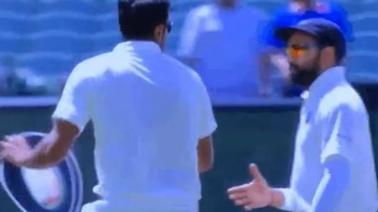 ரோஹித்தை கண்டுகொள்ளாத அஷ்வின்!! அசிங்கப்பட்டு திரும்பிப்போன ஹிட்மேன்.. வீடியோ ரோஹித்தை கண்டுகொள்ளாத அஷ்வின்!! அசிங்கப்பட்டு திரும்பிப்போன ஹிட்மேன்.. வீடியோ