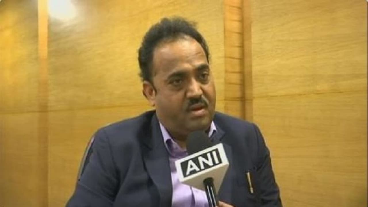 మహారాష్ట్రలో అసలు ఎం జరుగుతుంది? శరద్ పవార్ తో బీజేపీ ఎంపీ భేటీ మహారాష్ట్రలో అసలు ఎం జరుగుతుంది? శరద్ పవార్ తో బీజేపీ ఎంపీ భేటీ