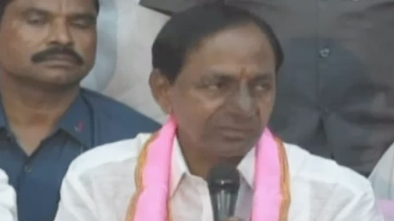 ఫామ్హౌజ్, ప్రగతి భవన్ అన్న వారెక్కడ: కేసీఆర్ ఫామ్హౌజ్, ప్రగతి భవన్ అన్న వారెక్కడ: కేసీఆర్