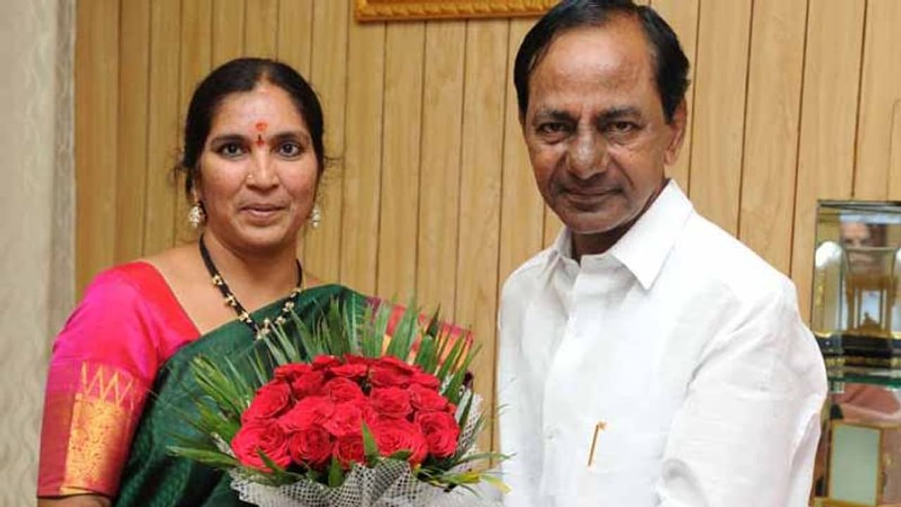 కేసీఆర్ కేబినెట్లో ఆమెకు అవకాశంపై చర్చ కేసీఆర్ కేబినెట్లో ఆమెకు అవకాశంపై చర్చ