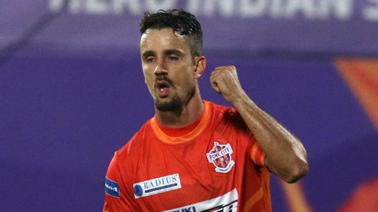 ഐഎസ്എല്: ഗോവയെ തോല്പ്പിച്ച് പൂനെ, ബ്ലാസ്റ്റേഴ്സിനേയും മറികടന്നു ഐഎസ്എല്: ഗോവയെ തോല്പ്പിച്ച് പൂനെ, ബ്ലാസ്റ്റേഴ്സിനേയും മറികടന്നു