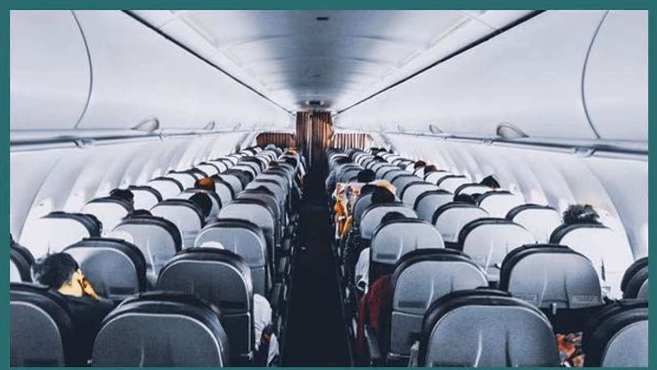 സീറ്റില്‍ വിരല്‍ കുടുങ്ങി; വിമാനക്കമ്പനിക്കെതിരെ നിയമനടപടിയുമായി നടന്‍
