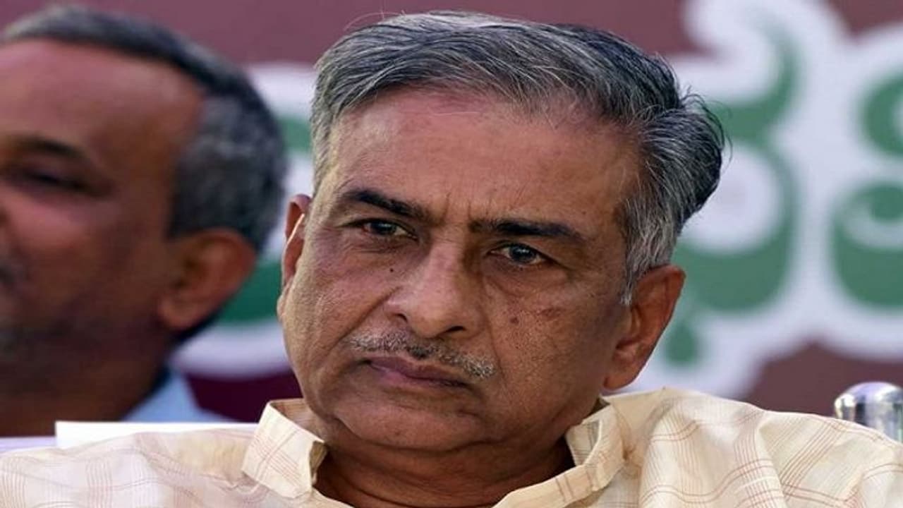 ರಾಣಿ ಚೆನ್ನಮ್ಮ ರೈಲಲ್ಲಿ ಹೊರಟ್ಟಿಗೆ ಜೀವ ಬೆದರಿಕೆ ರಾಣಿ ಚೆನ್ನಮ್ಮ ರೈಲಲ್ಲಿ ಹೊರಟ್ಟಿಗೆ ಜೀವ ಬೆದರಿಕೆ