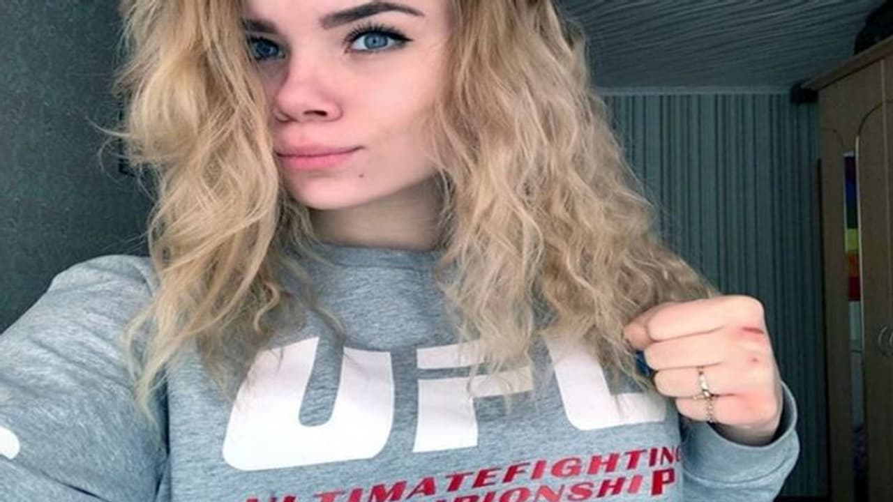 കുളിക്കുന്നതിനിടെ ചാര്‍ജ് ചെയ്യാനിട്ടിരുന്ന ഐഫോണ്‍ ഉപയോഗിച്ച കായിക താരത്തിന് ദാരുണാന്ത്യം