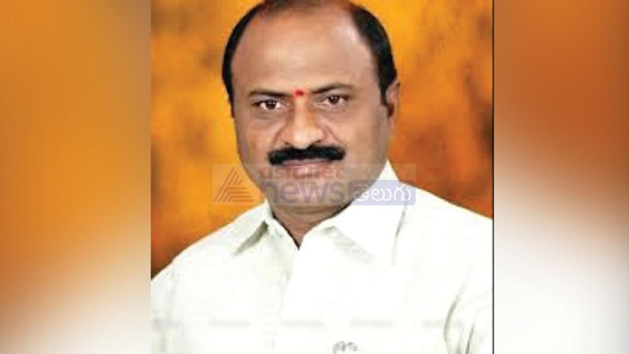 చేతకానోళ్లే తొడలు కొడతారు.. మీసాలు తిప్పుతారు : కొండా మురళీపై చల్లా ధర్మారెడ్డి విమర్శలు చేతకానోళ్లే తొడలు కొడతారు.. మీసాలు తిప్పుతారు : కొండా మురళీపై చల్లా ధర్మారెడ్డి విమర్శలు