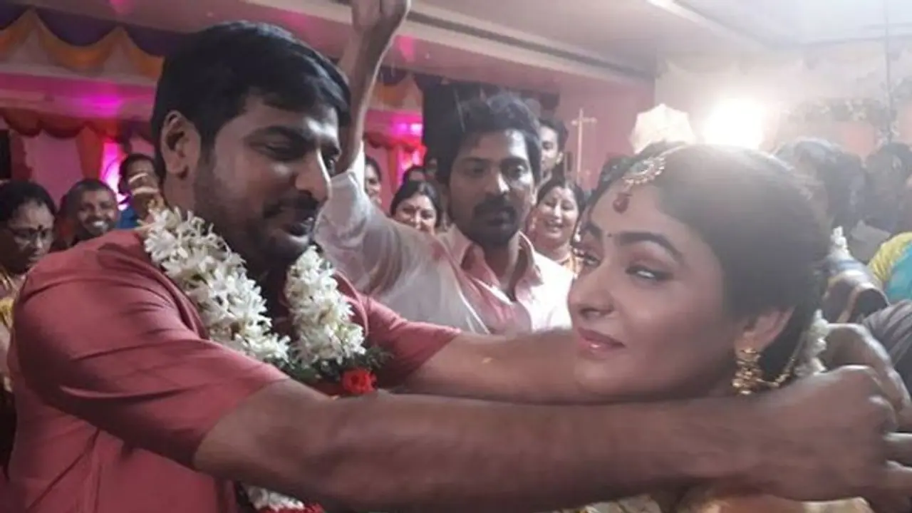 காமெடி நடிகர் சதீஷுக்கு திடீர் திருமணமா? தீயாய் பரவும் புகைப்படம்! காமெடி நடிகர் சதீஷுக்கு திடீர் திருமணமா? தீயாய் பரவும் புகைப்படம்!