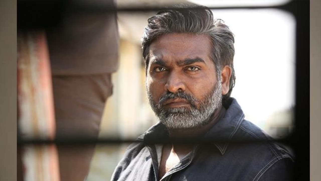 'സൈരാ നരസിംഹ റെഡ്ഡി'യുടെ ലൊക്കേഷൻ ചിത്രങ്ങൾ ലീക്കായി: കിടിലൻ ലുക്കിൽ വിജയ് സേതുപതി; ചിത്രങ്ങൾ 'സൈരാ നരസിംഹ റെഡ്ഡി'യുടെ ലൊക്കേഷൻ ചിത്രങ്ങൾ ലീക്കായി: കിടിലൻ ലുക്കിൽ വിജയ് സേതുപതി; ചിത്രങ്ങൾ