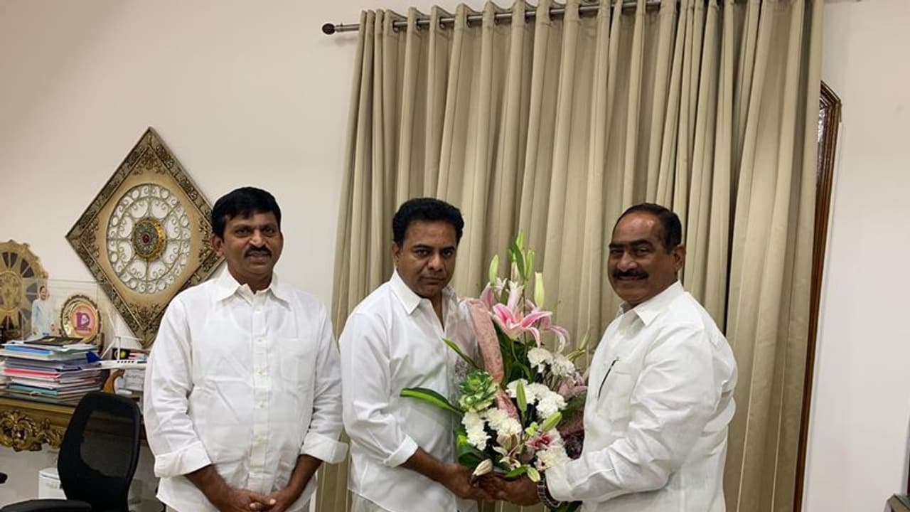 టీఆర్ఎస్లో చేరిన మరో ఎమ్మెల్యే... టీఆర్ఎస్లో చేరిన మరో ఎమ్మెల్యే...