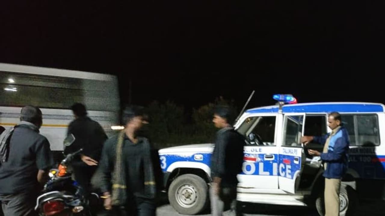 ఏపీలో కేసీఆర్ పై అభిమానం.. పోలీసుల కేసు ఏపీలో కేసీఆర్ పై అభిమానం.. పోలీసుల కేసు