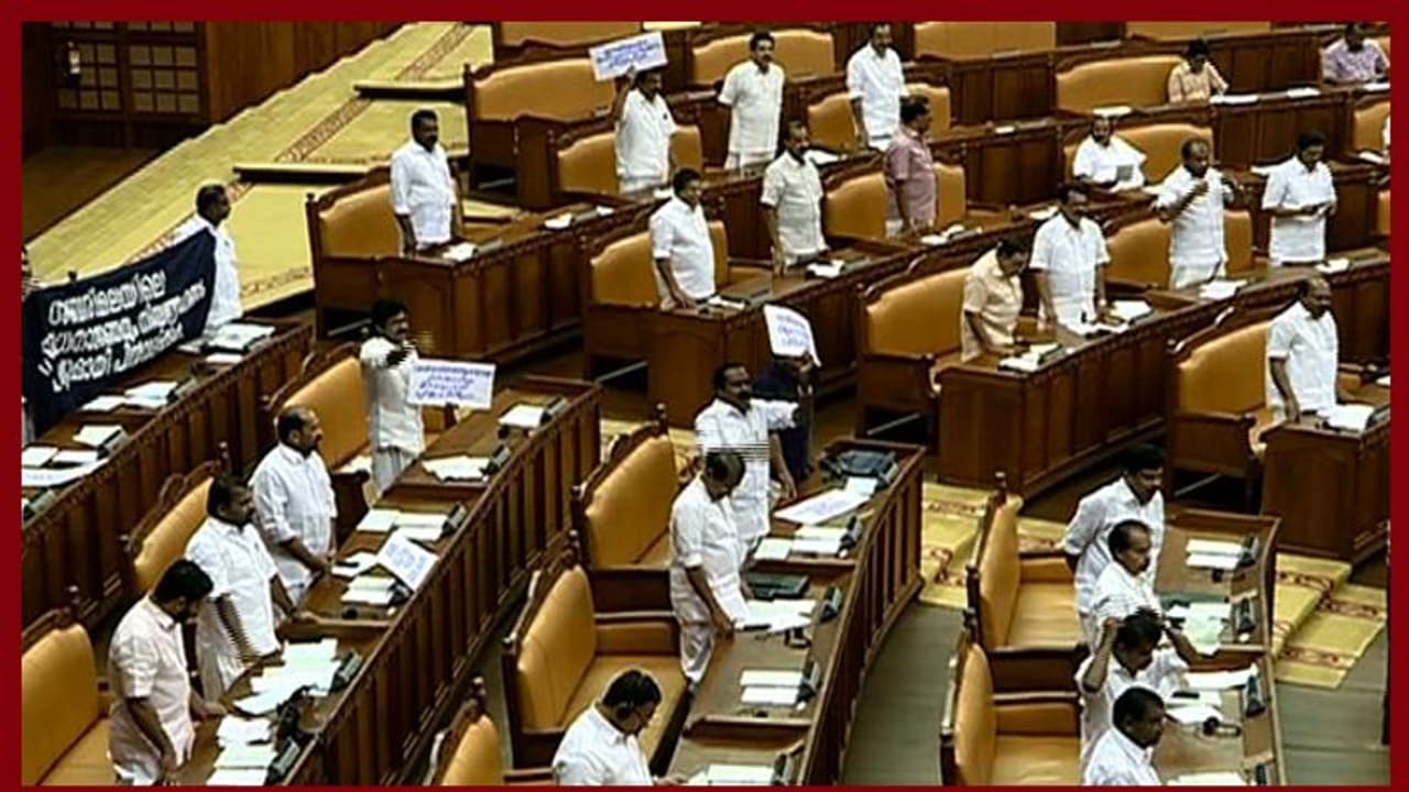 വനിതാമതിലിൽ അടിയന്തര പ്രമേയത്തിന് അനുമതിയില്ല; സഭയിൽ ഭരണ പ്രതിപക്ഷ കയ്യാങ്കളി; പ്രതിപക്ഷം സഭാനടപടികൾ ബഹിഷ്കരിച്ചു വനിതാമതിലിൽ അടിയന്തര പ്രമേയത്തിന് അനുമതിയില്ല; സഭയിൽ ഭരണ പ്രതിപക്ഷ കയ്യാങ്കളി; പ്രതിപക്ഷം സഭാനടപടികൾ ബഹിഷ്കരിച്ചു