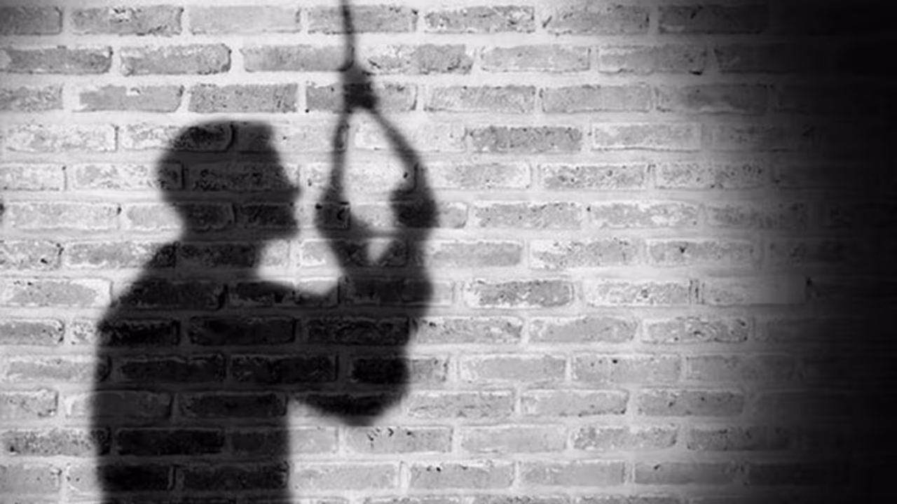 தூக்கு தண்டனை கைதிக்கு லேடி போலீஸ் மேலே லவ்வாம்: ரிசல்ட் என்னாச்சு தெரியுமா? தூக்கு தண்டனை கைதிக்கு லேடி போலீஸ் மேலே லவ்வாம்: ரிசல்ட் என்னாச்சு தெரியுமா?