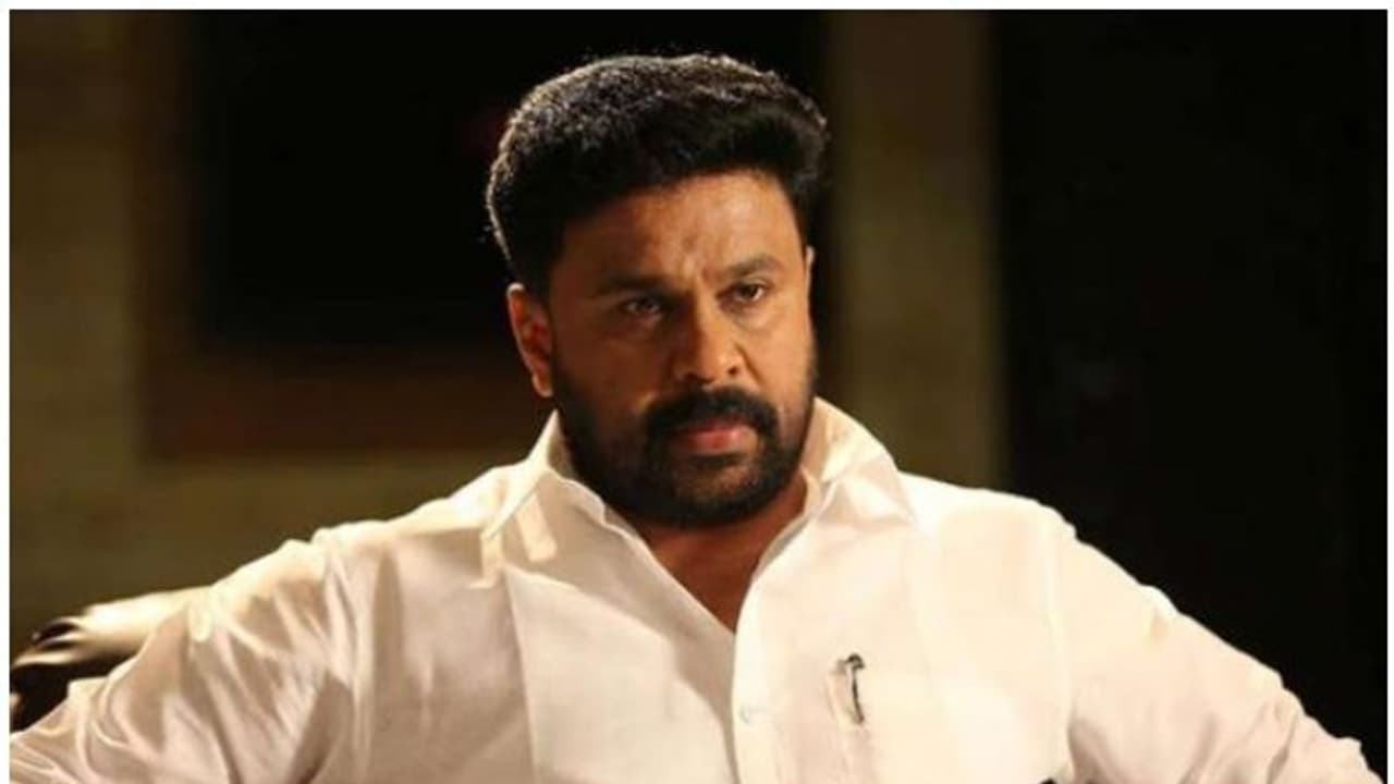 നടിയെ ആക്രമിച്ച കേസ്: ദിലീപിനെതിരെ ഉടന് കുറ്റം ചുമത്തില്ലെന്ന് സര്ക്കാര് നടിയെ ആക്രമിച്ച കേസ്: ദിലീപിനെതിരെ ഉടന് കുറ്റം ചുമത്തില്ലെന്ന് സര്ക്കാര്