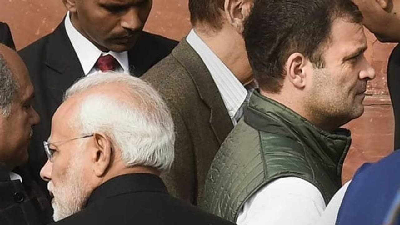 ಎಲೆಕ್ಷನ್ ವಾರ್: ಎದುರಾದರೂ ಪರಸ್ಪರ ಮಾತನಾಡದ ಮೋದಿ ರಾಹುಲ್! ಎಲೆಕ್ಷನ್ ವಾರ್: ಎದುರಾದರೂ ಪರಸ್ಪರ ಮಾತನಾಡದ ಮೋದಿ ರಾಹುಲ್!