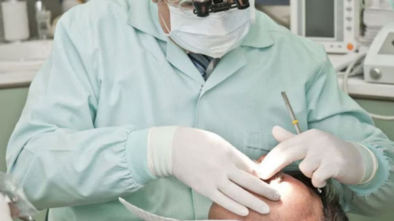 പല്ലുവേദനയ്ക്ക് പരിഹാരമായി മുഴുവന് പല്ലും പറിച്ചു; ഭിന്നശേഷിക്കാരി മരിച്ചു പല്ലുവേദനയ്ക്ക് പരിഹാരമായി മുഴുവന് പല്ലും പറിച്ചു; ഭിന്നശേഷിക്കാരി മരിച്ചു