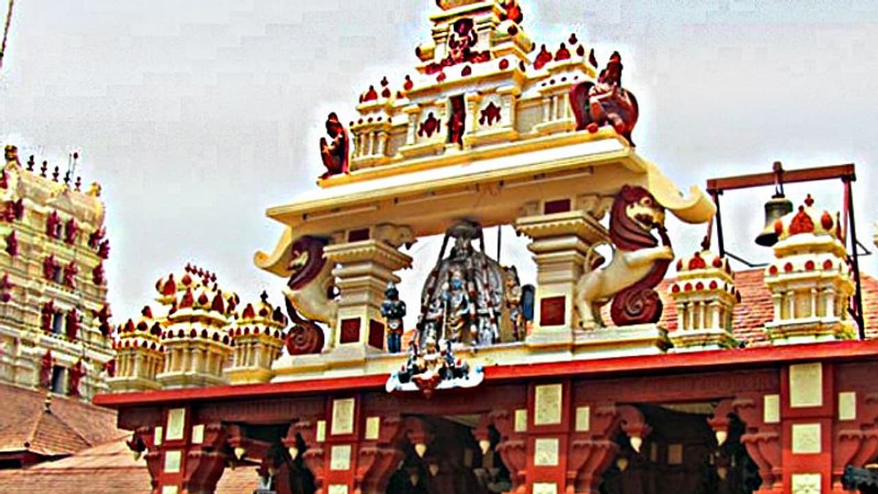 ಮಡೆಸ್ನಾನ ನಿಷೇಧದ ಬೆನ್ನಲ್ಲೇ ಎಡೆಸ್ನಾನವೂ ಬಂದ್! ಮಡೆಸ್ನಾನ ನಿಷೇಧದ ಬೆನ್ನಲ್ಲೇ ಎಡೆಸ್ನಾನವೂ ಬಂದ್!