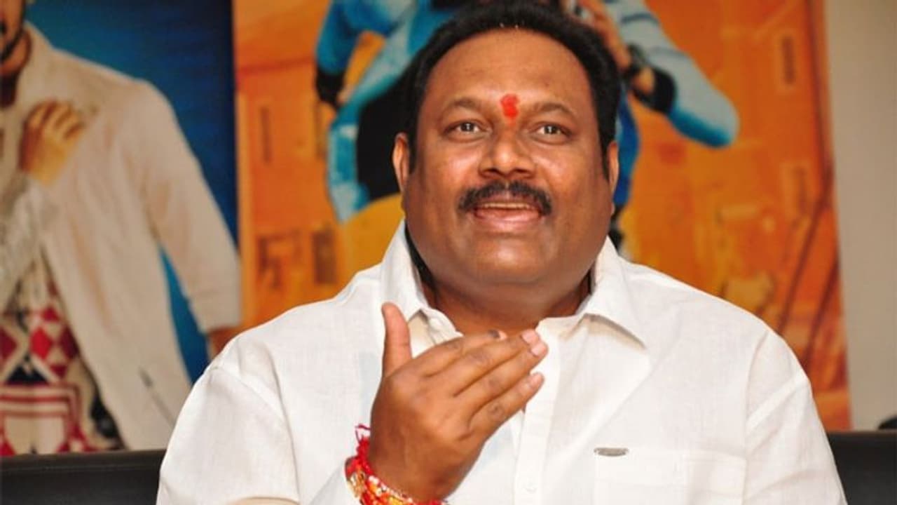 బెల్లంకొండ డిస్ట్రిబ్యూటర్ ని కొట్టాడా..? బెల్లంకొండ డిస్ట్రిబ్యూటర్ ని కొట్టాడా..?