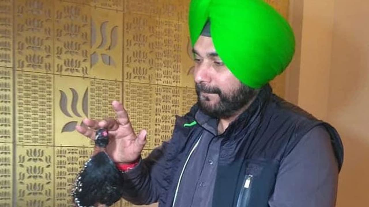 ಸಿಧುಗೆ ಸಂಕಷ್ಟ ತಂದ ಪಾಕಿಸ್ತಾನದಿಂದ ತಂದ ಗಿಫ್ಟ್