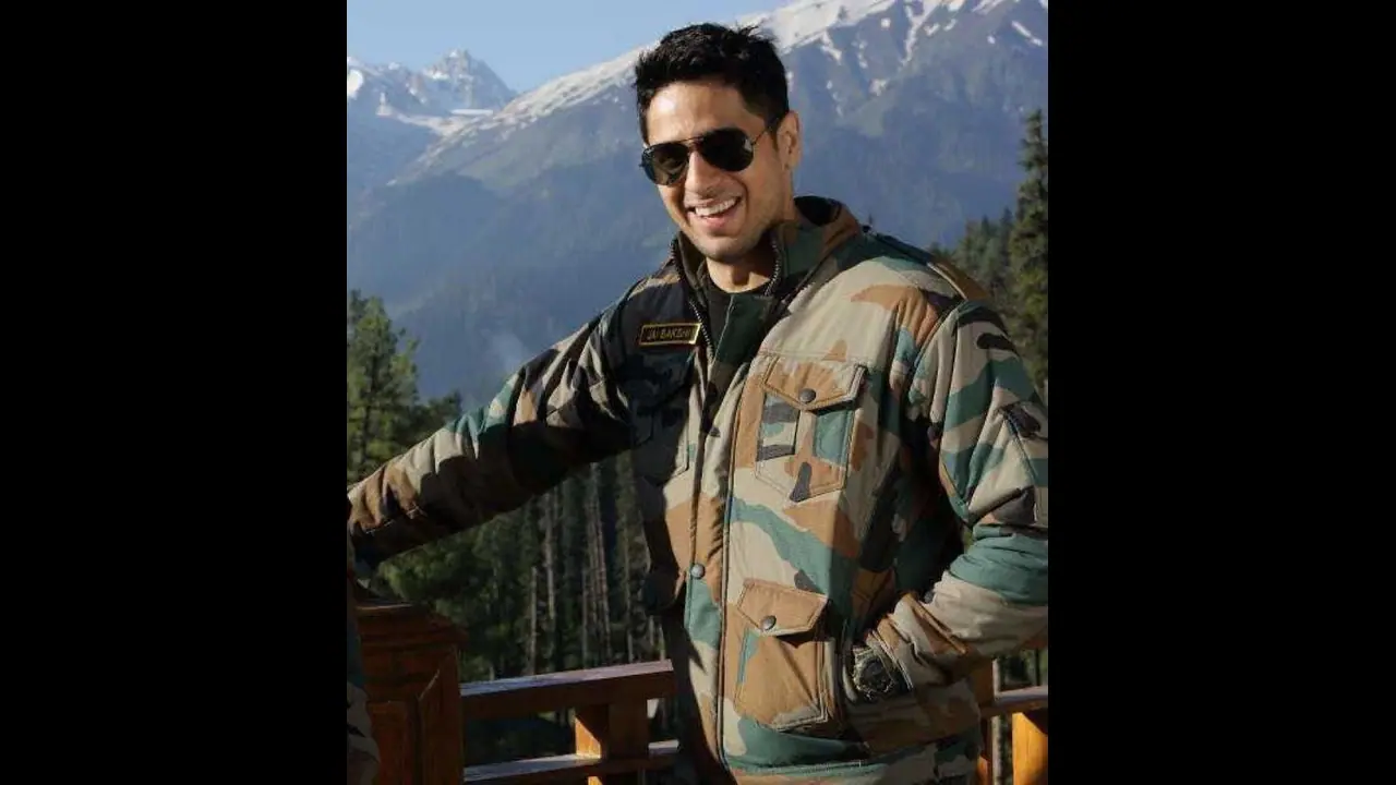 প্রধানমন্ত্রীর আশ্বাস পেয়েই শ্যুটিং শুরু কাশ্মীরে, ছবিব শেয়ার করলেন সিদ্ধার্থ মালহোত্রা প্রধানমন্ত্রীর আশ্বাস পেয়েই শ্যুটিং শুরু কাশ্মীরে, ছবিব শেয়ার করলেন সিদ্ধার্থ মালহোত্রা