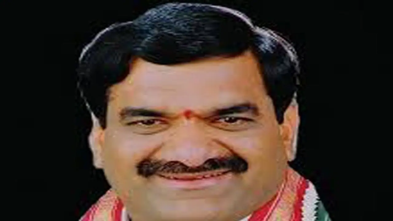 Tahsildar విజయారెడ్డి హత్యపై రాజకీయ దుమారం: కిషర్ రెడ్డిపై రంగారెడ్డి సంచలన ఆరోపణలు Tahsildar విజయారెడ్డి హత్యపై రాజకీయ దుమారం: కిషర్ రెడ్డిపై రంగారెడ్డి సంచలన ఆరోపణలు