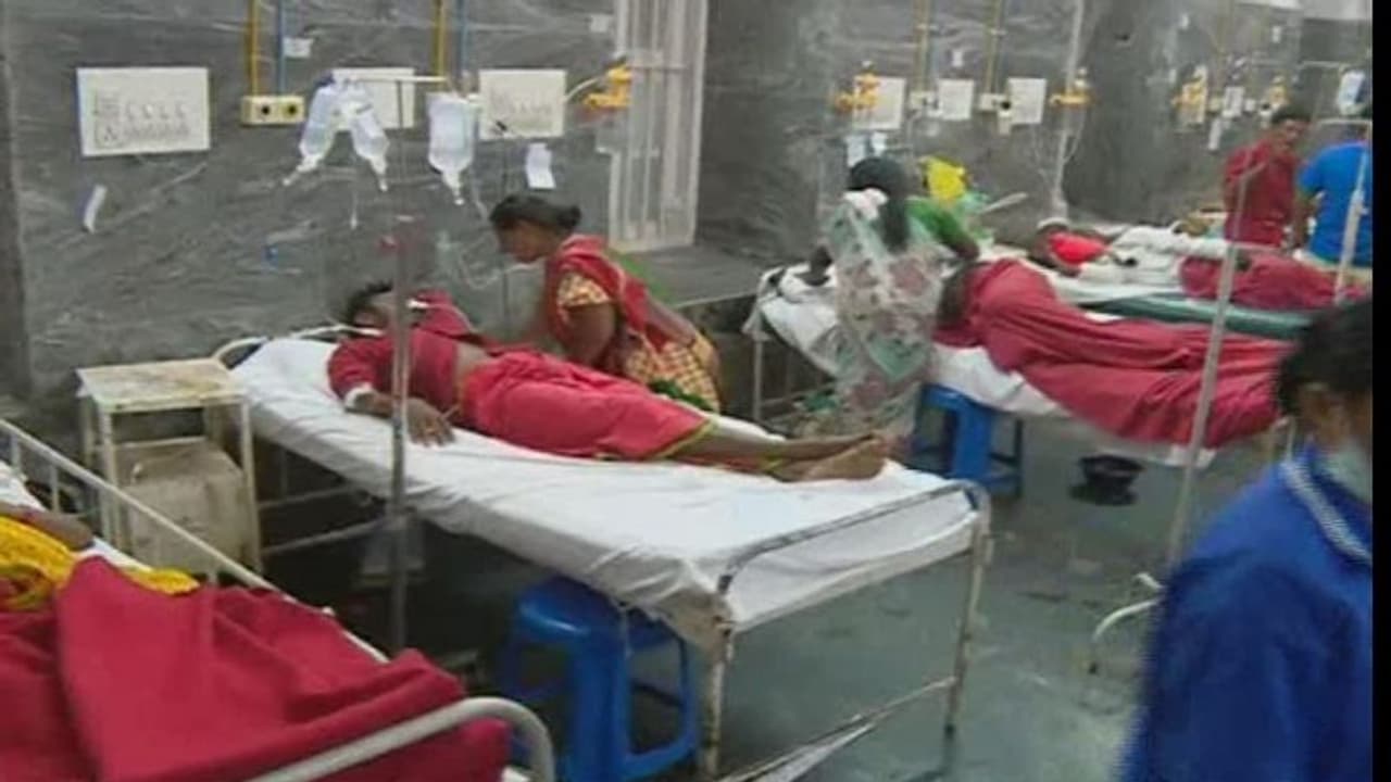 ക്ഷേത്രത്തിൽ ഭക്ഷ്യവിഷബാധയേറ്റ് പതിനൊന്ന് മരണം; രണ്ട് പേർ കസ്റ്റഡിയിൽ ക്ഷേത്രത്തിൽ ഭക്ഷ്യവിഷബാധയേറ്റ് പതിനൊന്ന് മരണം; രണ്ട് പേർ കസ്റ്റഡിയിൽ