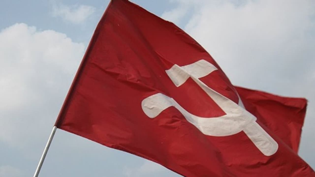 ഏരിയാ കമ്മിറ്റി അംഗങ്ങൾ കൂട്ടരാജി പ്രഖ്യാപിച്ചു. പത്തനംതിട്ട സിപിഎമ്മിൽ പുതിയ പ്രതിസന്ധി ഏരിയാ കമ്മിറ്റി അംഗങ്ങൾ കൂട്ടരാജി പ്രഖ്യാപിച്ചു. പത്തനംതിട്ട സിപിഎമ്മിൽ പുതിയ പ്രതിസന്ധി