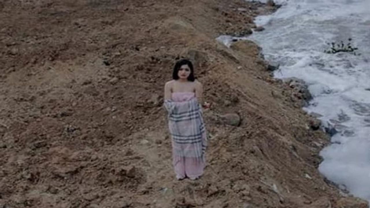 Actress Rashmika Mandanna reveals truth behind Bellandur lake underwater photo shoot Actress Rashmika Mandanna reveals truth behind Bellandur lake underwater photo shoot