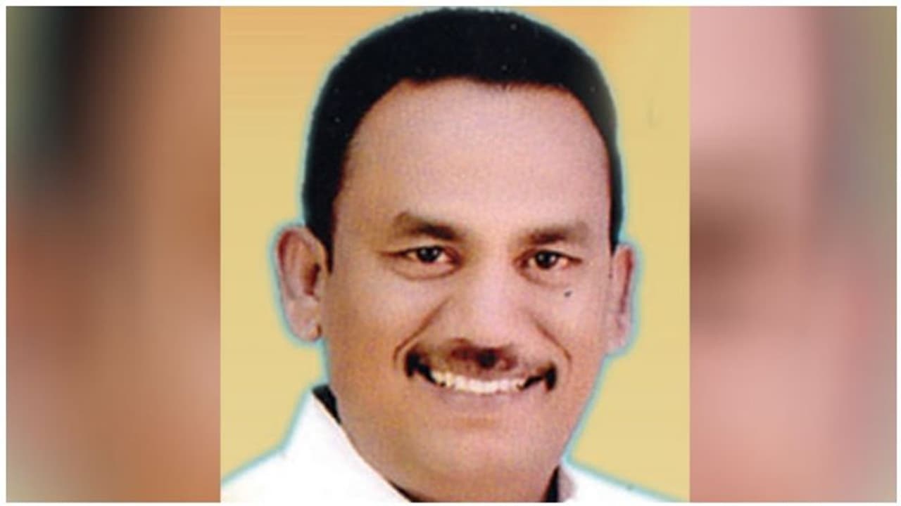 டிடிவி.தினகரனை விட்டு விலக மாட்டேன்… தகுதி நீக்க எம்எல்ஏ முருகன் அதிரடி பேட்டி! டிடிவி.தினகரனை விட்டு விலக மாட்டேன்… தகுதி நீக்க எம்எல்ஏ முருகன் அதிரடி பேட்டி!