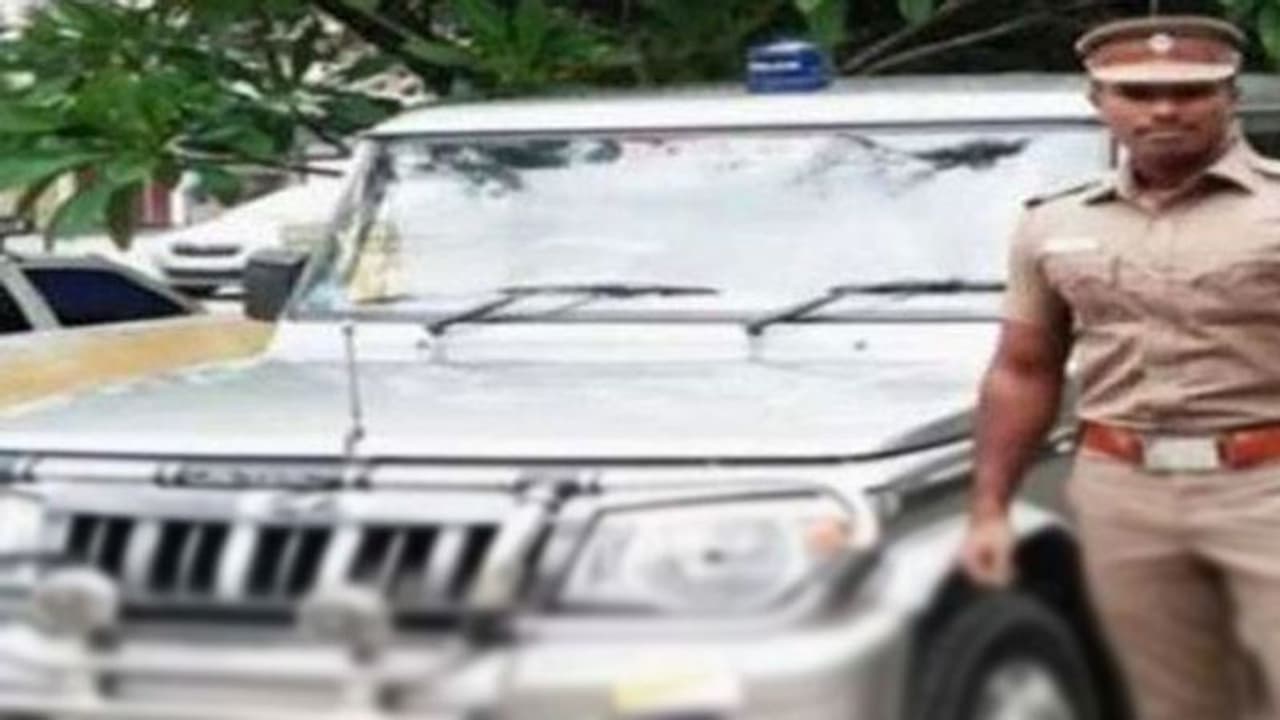 எவனாவது சண்டியருன்னு குரூப் ஆரம்பிங்க எங்க இருந்தாலும் தூக்குவேன்... வாட்ஸ்அப்பில் ரவுடிகளை மிரட்டும் எஸ்ஐ! எவனாவது சண்டியருன்னு குரூப் ஆரம்பிங்க எங்க இருந்தாலும் தூக்குவேன்... வாட்ஸ்அப்பில் ரவுடிகளை மிரட்டும் எஸ்ஐ!