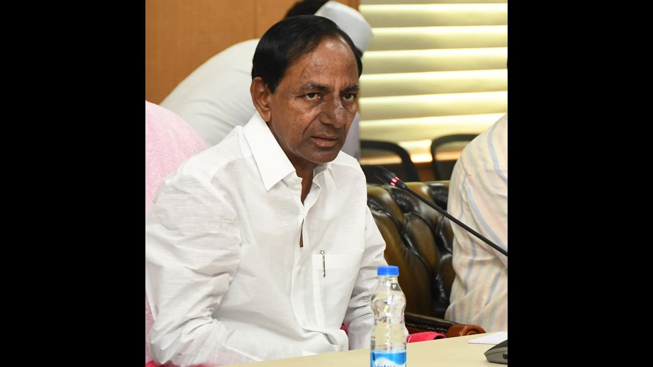 ఫెడరల్ ఫ్రంట్: కేసీఆర్ వరుస భేటీలు, బాబుకు దెబ్బేనా? ఫెడరల్ ఫ్రంట్: కేసీఆర్ వరుస భేటీలు, బాబుకు దెబ్బేనా?