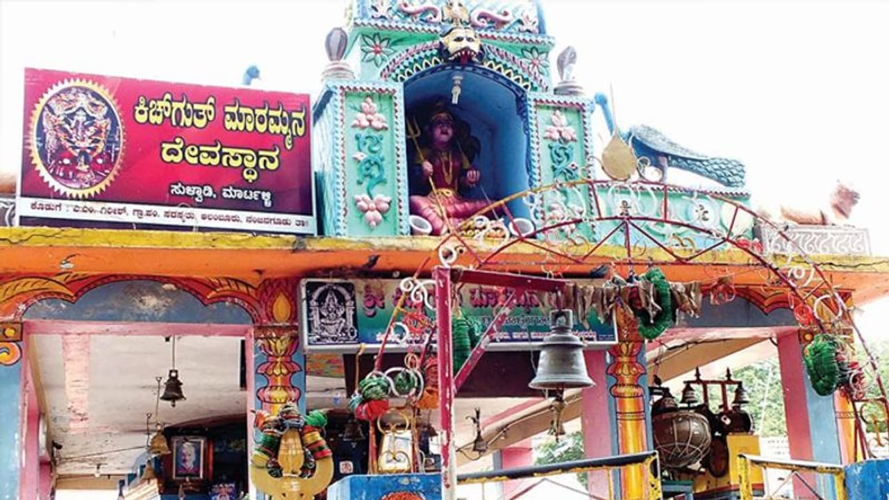 'ವಿಷ ಪ್ರಸಾದ' ರೂವಾರಿಗಳ ಬಂಧನ ಸಾಧ್ಯತೆ: ವಿಷವುಣಿಸಿದ್ದೇಕೆ? 'ವಿಷ ಪ್ರಸಾದ' ರೂವಾರಿಗಳ ಬಂಧನ ಸಾಧ್ಯತೆ: ವಿಷವುಣಿಸಿದ್ದೇಕೆ?