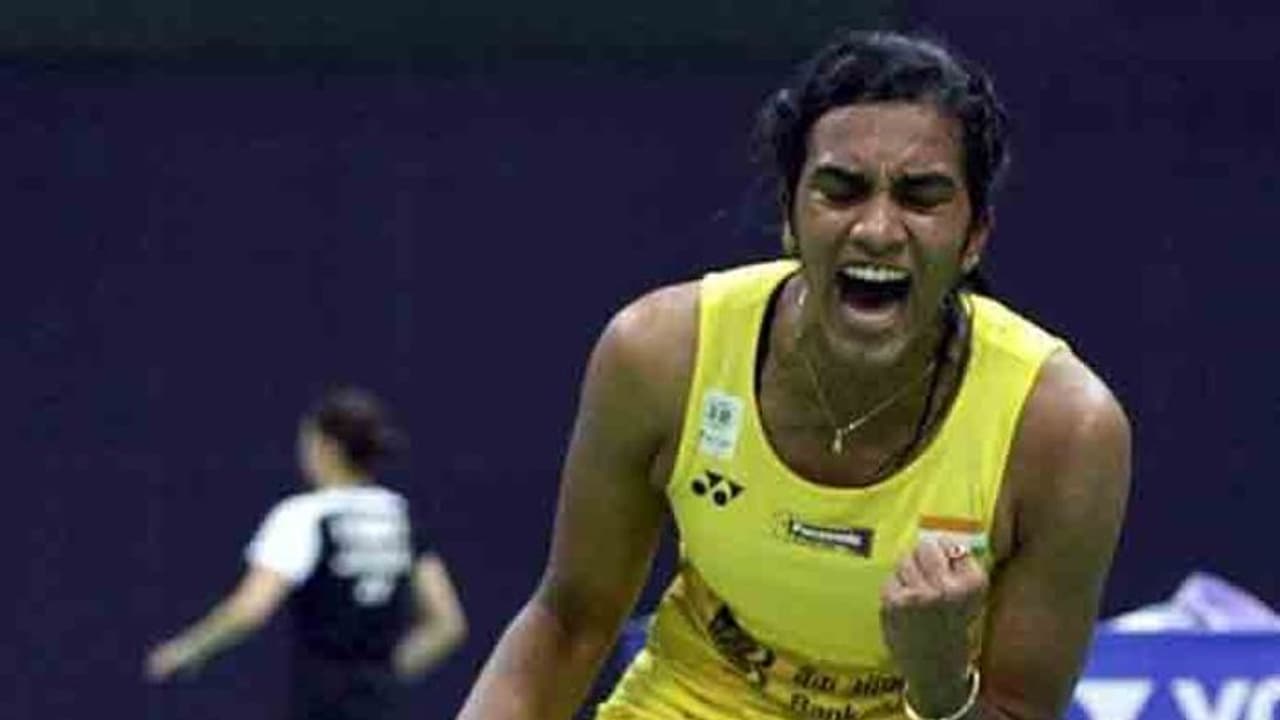 వరల్డ్ టూర్ ఫైనల్స్లో చరిత్ర సృష్టించిన పీవీ సింధు వరల్డ్ టూర్ ఫైనల్స్లో చరిత్ర సృష్టించిన పీవీ సింధు