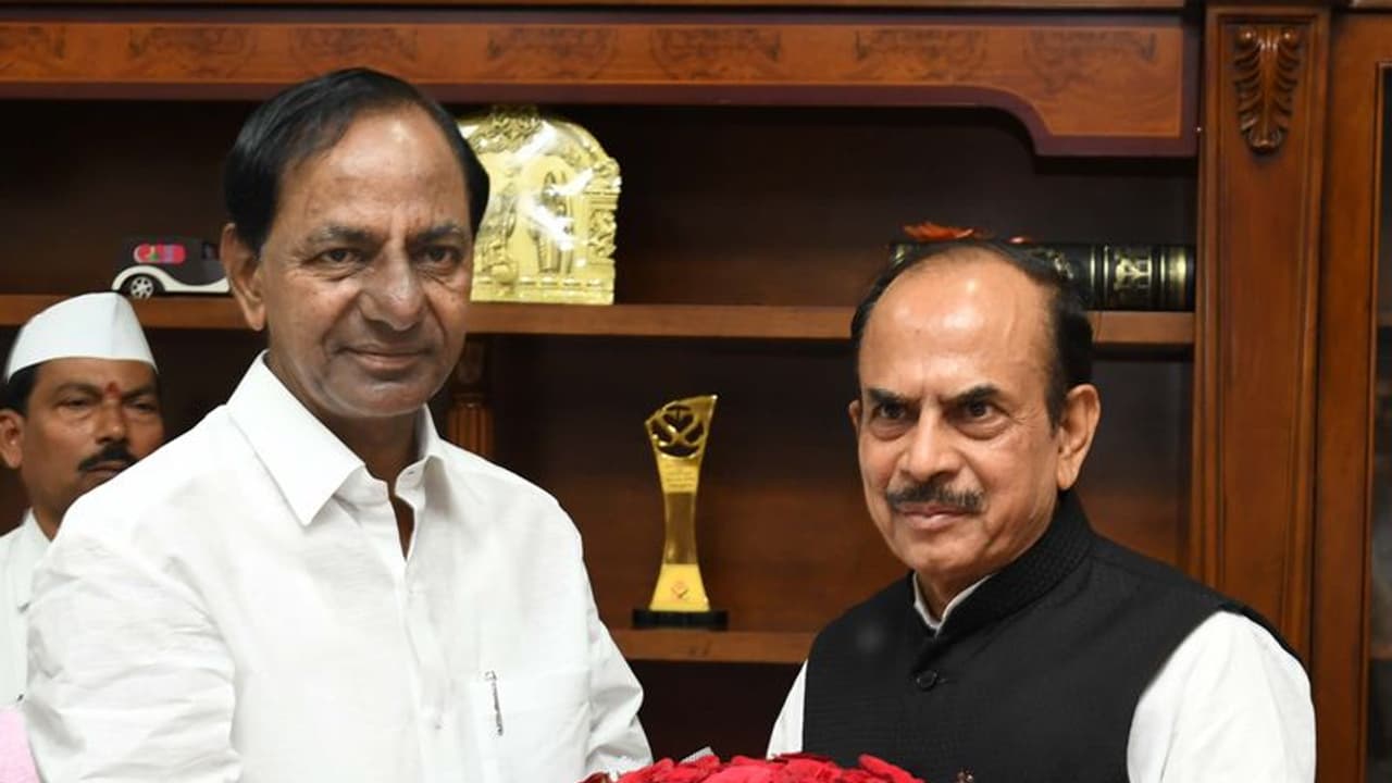 నెలాఖరులో కేసీఆర్ కేబినెట్ విస్తరణ: ఎనిమిది మందికే ఛాన్స్?