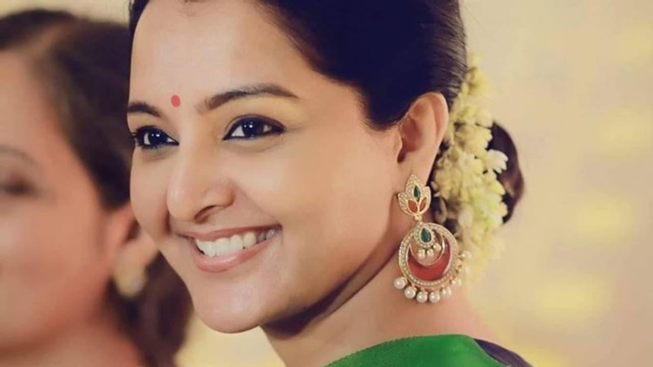 'ഞാന് വനിതാ മതിലിനൊപ്പം'; വനിതാ മതിലിനെ പിന്തുണച്ച് നടി മഞ്ജു വാര്യര് 'ഞാന് വനിതാ മതിലിനൊപ്പം'; വനിതാ മതിലിനെ പിന്തുണച്ച് നടി മഞ്ജു വാര്യര്