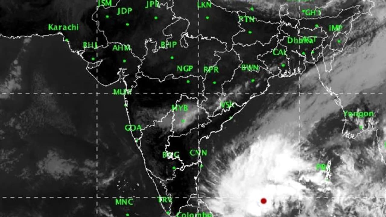 ఏపీలో ‘‘పెథాయ్’’ విలయ తాండవం (వీడియో) ఏపీలో ‘‘పెథాయ్’’ విలయ తాండవం (వీడియో)
