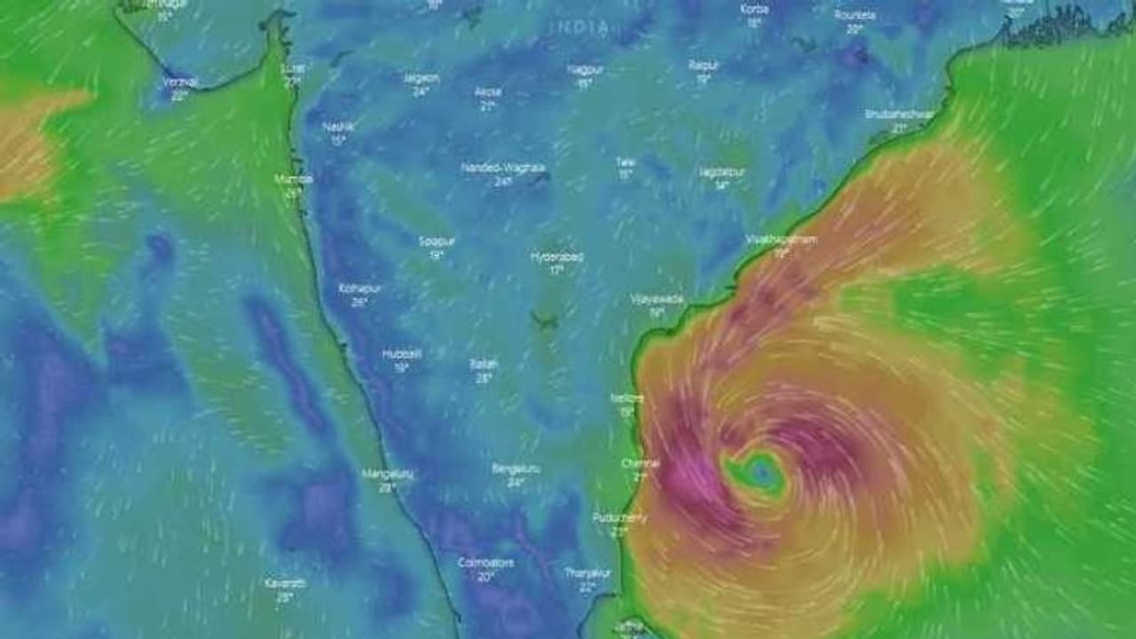 తీరం దాటిన పెథాయ్ తుఫాన్.. తూర్పుగోదావరిలో బీభత్సం తీరం దాటిన పెథాయ్ తుఫాన్.. తూర్పుగోదావరిలో బీభత్సం