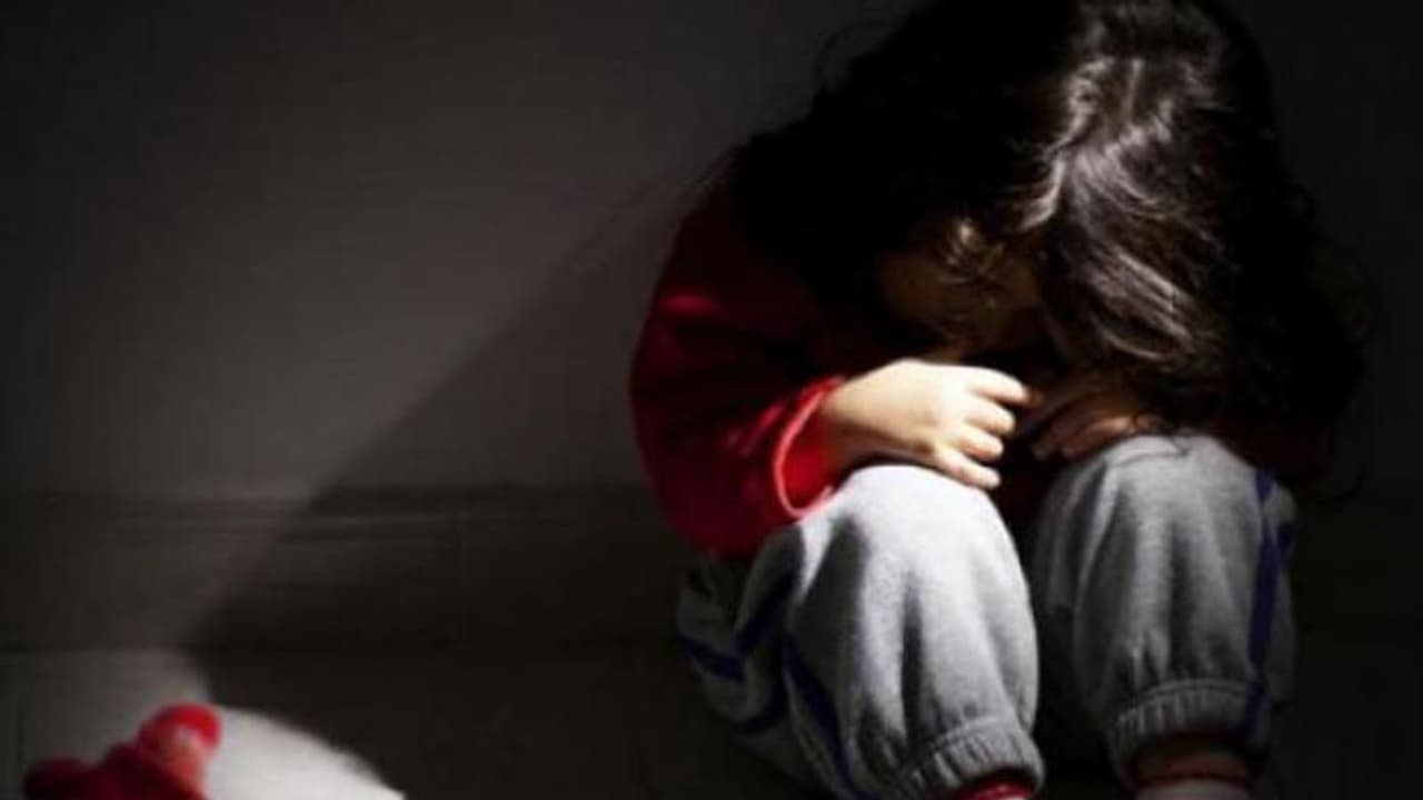 ಬೀದರ್ನಲ್ಲಿ ಬಿಗುವಿನ ವಾತಾವರಣ, ಲವ್ಜಿಹಾದ್ಗೆ ಬಾಲಕಿ ಬಲಿಯಾದಳಾ? ಬೀದರ್ನಲ್ಲಿ ಬಿಗುವಿನ ವಾತಾವರಣ, ಲವ್ಜಿಹಾದ್ಗೆ ಬಾಲಕಿ ಬಲಿಯಾದಳಾ?