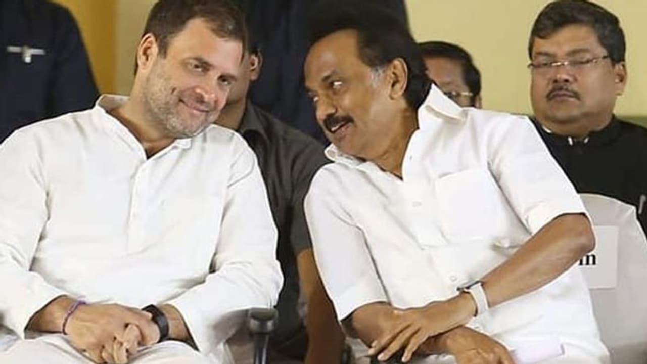 ராகுல் கூட ஒட்டிங்க்ஸ் உரசிங்ஸில் ஸ்டாலின்: செந்தில்பாலாஜியை புகழ்ந்து தள்ளும் அமைச்சர். ராகுல் கூட ஒட்டிங்க்ஸ் உரசிங்ஸில் ஸ்டாலின்: செந்தில்பாலாஜியை புகழ்ந்து தள்ளும் அமைச்சர்.