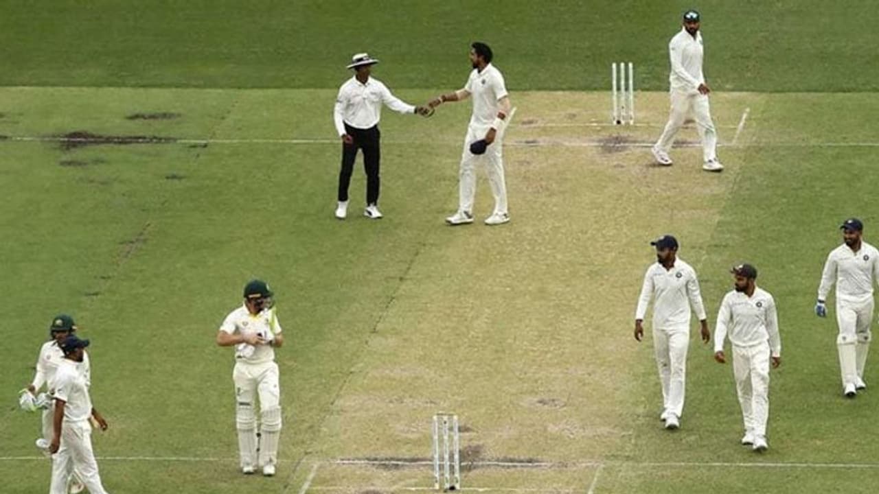 కెప్టెన్ల సవాల్: మ్యాచ్ మధ్యలో కోహ్లీ, పైన్ల మాటల యుద్ధం కెప్టెన్ల సవాల్: మ్యాచ్ మధ్యలో కోహ్లీ, పైన్ల మాటల యుద్ధం