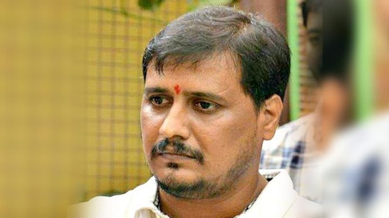 నాని దర్శకుడికి హీరో దొరకట్లేదా?