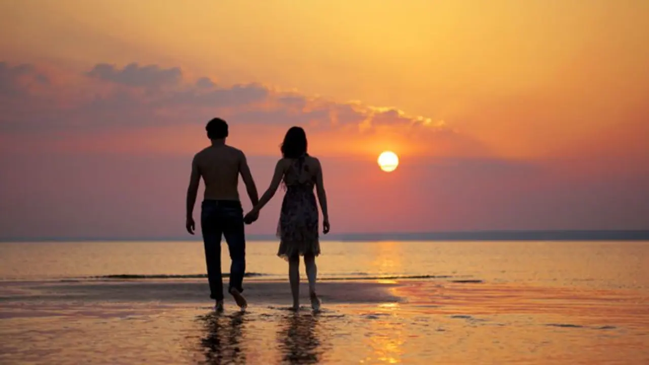 കാമുകന് വേണ്ടി സ്വന്തം വീട് കൊള്ളയടിച്ച് കാമുകി കാമുകന് വേണ്ടി സ്വന്തം വീട് കൊള്ളയടിച്ച് കാമുകി